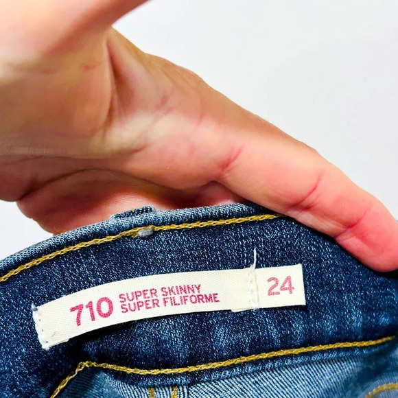 LEVI’S 710 Super Skinny dark blue jeans | Cropped raw hem denim | Size 24 * - Picture 6 of 11